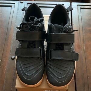 TYR Black Men's Sneakers with Gum Sole